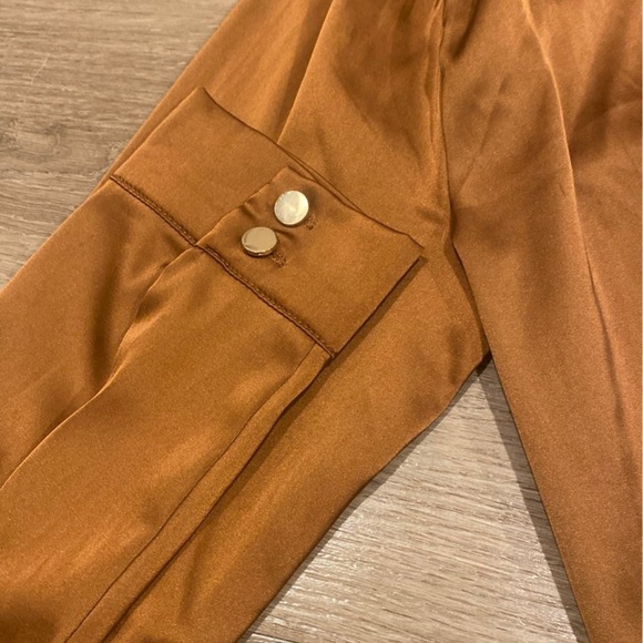 Tie front cropped top - Picture 5 of 7